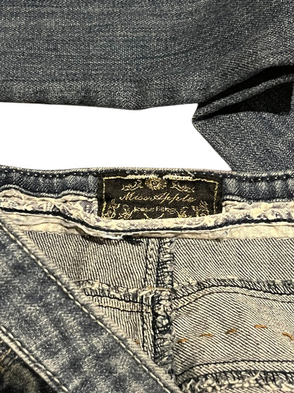 Vintage Embroidered Backpocket Jeans (30)